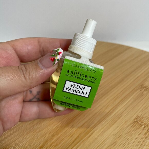 Bath & Body Works White Barn Fresh Bamboo Single Wallflower Refill Bulb - Picture 1 of 3